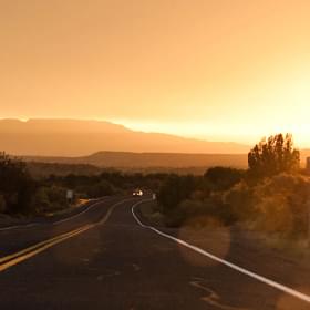 Автодорога на закате